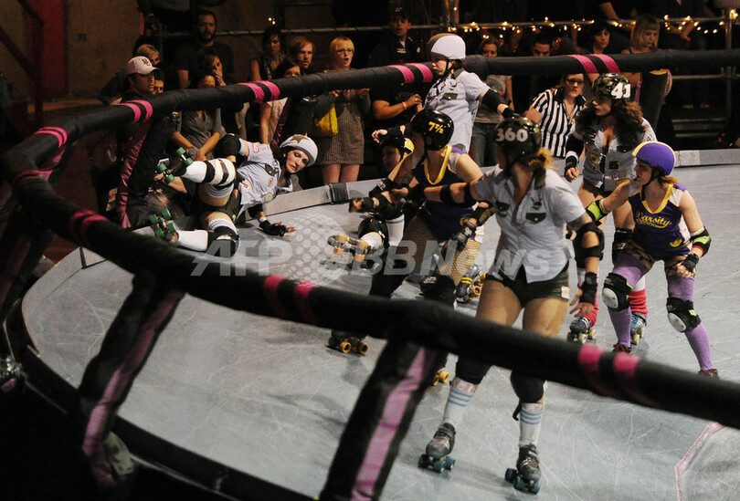 女子の熱き闘い、ローラーダービー 米国