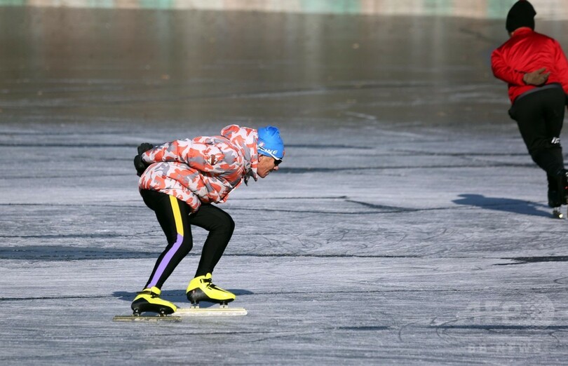 スケートやアイスホッケーの季節到来　中国・瀋陽