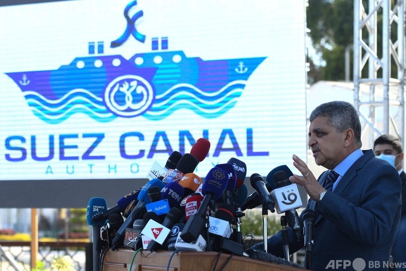 国際ニュース：AFPBB Newsコンテナ船座礁 「人為的ミス」の可能性も スエズ運河庁長官
