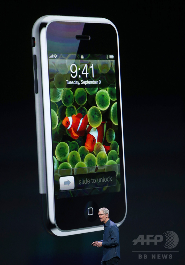 アップル、スマートウオッチと大画面iPhoneを発表