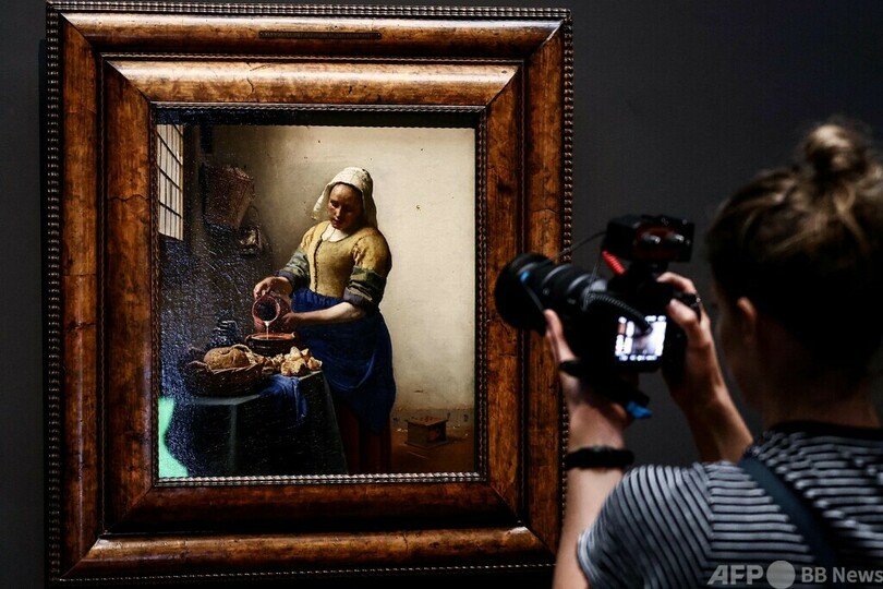 巨匠フェルメールの「牛乳を注ぐ女」、塗りつぶされたモチーフ発見