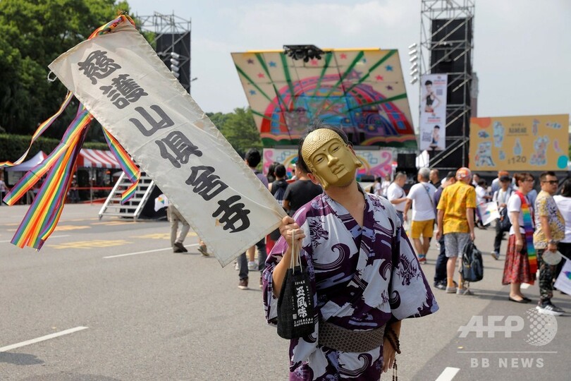 台北でアジア最大のLGBTパレード、外国人も含め13万7000人参加