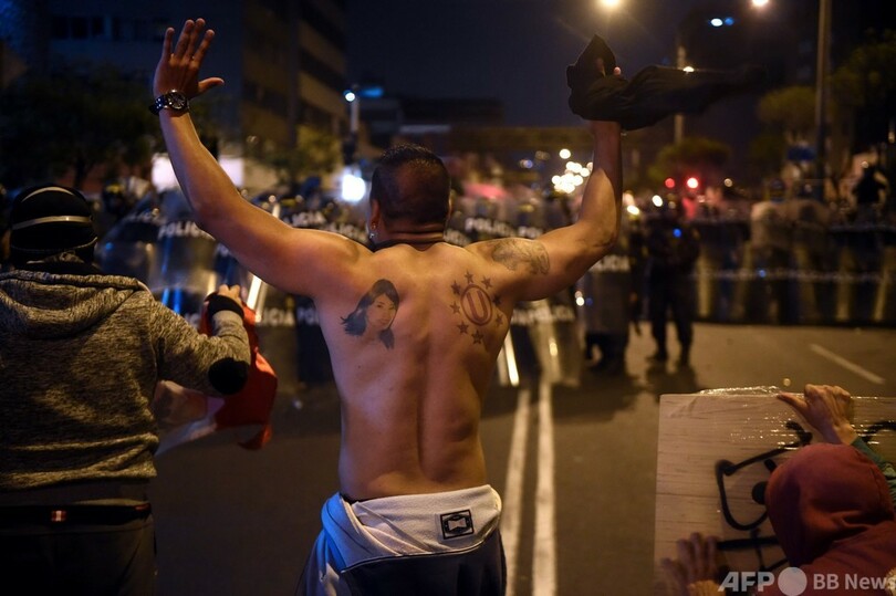 ペルー新大統領が辞任 就任から5日、デモ激化