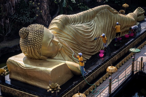 今日の1枚】黄金色のご尊顔、さらにきれいに インドネシア 写真4枚