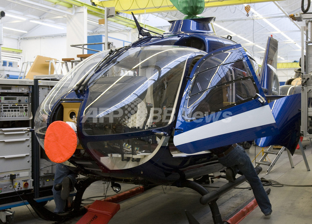 国際ニュース：AFPBB Newsユーロコプター「EC135」の生産現場