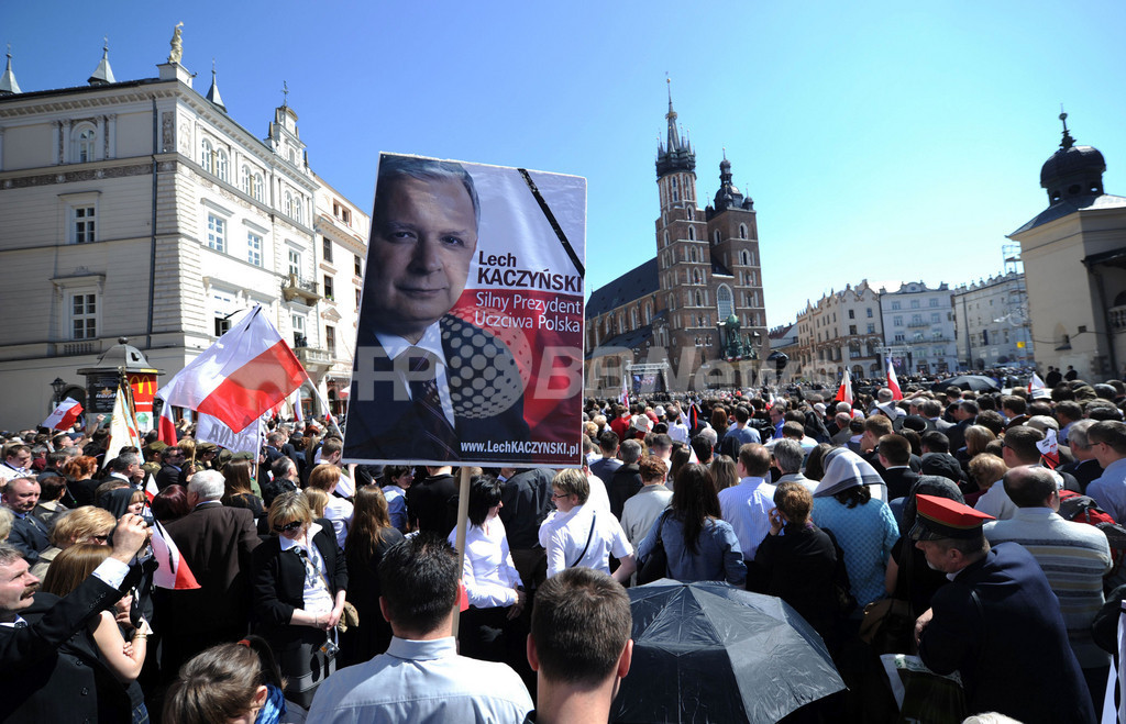 ポーランド大統領夫妻国葬 15万人が最後の別れ 露大統領ら参列 国際ニュース Afpbb News