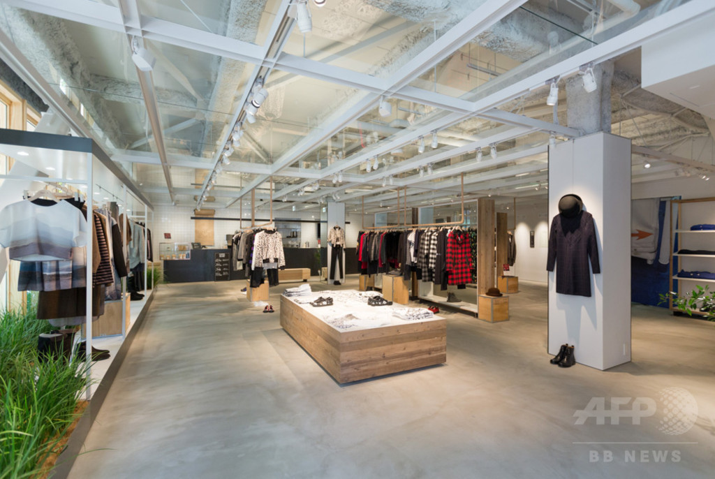 「アニエスベー」銀座店オープニングに豊田エリー登場