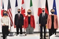 英リバプールで行われた先進7か国（G7）外相会合の最終日に写真撮影に臨む各国外相（2021年12月12日撮影）。(c)Anthony Devlin / POOL / AFP