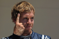 11F1第8戦欧州GP（European Grand Prix 2011）予選。ポールポジションを獲得し、ポーズを決めるレッドブル（Red Bull）のセバスチャン・ベッテル（Sebastian Vettel、2011年6月25日撮影）。(c)AFP/DIMITAR DILKOFF