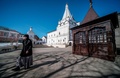 モスクワ南方のセルプホフにあるロシア正教会のウウェデンスキー・ウラディチヌイ修道院（2021年3月24日撮影、資料写真）。(c)Yuri KADOBNOV / AFP