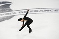 23-24フィギュアスケートグランプリ（GP）シリーズ第3戦、フランス杯、男子シングル・ショートプログラム（SP）。演技に臨むアダム・シャオイムファ（2023年11月3日撮影）。(c)Sebastien SALOM-GOMIS / AFP