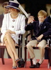 英国の故ダイアナ元皇太子妃とヘンリー王子（1995年8月19日撮影、資料写真）。(c)Allan LEWIS / AFP