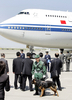 中国の胡錦濤（Hu Jintao）国家主席を乗せて東京の羽田空港に到着した中国政府専用機（2008年5月6日撮影）。(c)AFP/Yoshikazu TSUNO