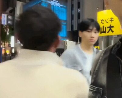 ターゲットは「韓国の元プロゲーマー？」…福岡で捉えられた“故意の肩ぶつけ”の瞬間