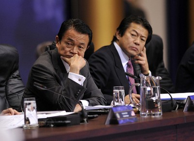 麻生内閣の支持率11％に低下、毎日調査