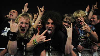 「ヘビメタの首振り45度以上に健康リスク」、英研究報告