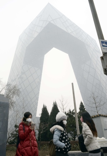 北京、大気汚染警報で最高レベル 車両通行規制も