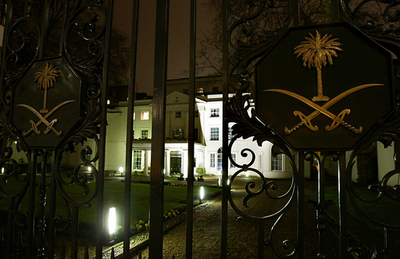 サウジの「バービー」王女が英国に亡命申請、「家族に虐待される」と主張