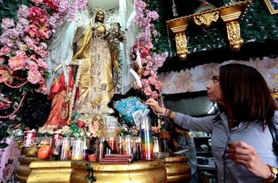 「死者の日」前に本気のゾンビコスプレ メキシコでパレード
