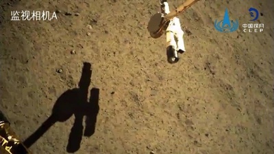 動画:中国探査機、月裏側で世界初の試料採取 離陸にも成功