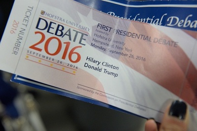 つづりまでは知らない？討論会場の米大、クリントン氏の名を誤記