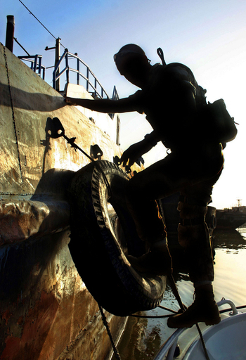 英艦艇拿捕（だほ）、理由は「領海侵犯」 - イラン