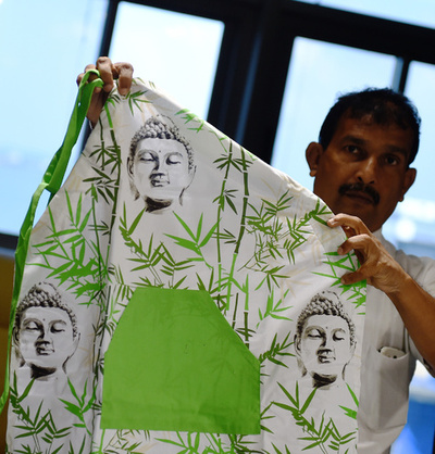 ブッダの絵入りエプロンは「侮辱」、スリランカの税関当局が没収