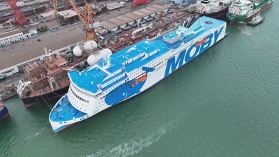 中国産大型RORO式豪華客船 試験航行で広州に接岸