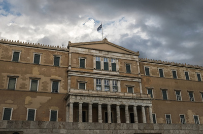 ギリシャ、週6日勤務制を部分導入 野党は「恥」と非難