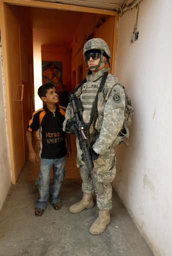 「アルカイダは自爆攻撃に子どもを使っている」、駐イラク米軍幹部