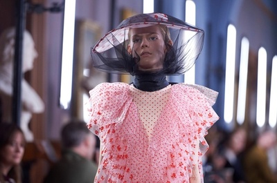 「アーデム」19年春夏コレクション発表