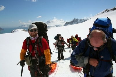 K2の氷塊崩落、登山家2人を救出 死者11人に