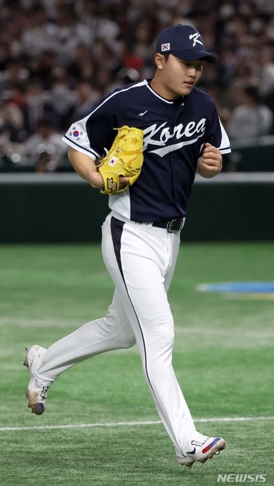 年俸は膨らんだが…基本テクニックは疑問 [KWレポート] 韓国野球の東京惨劇 (中)