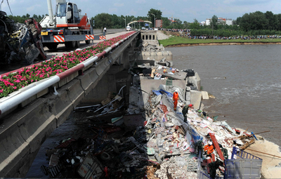 中国北東部で橋崩落、4人死亡