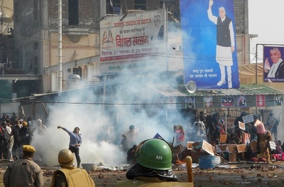 自称「神人」のインド教祖を逮捕、信者数千人と立てこもり抵抗