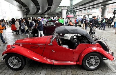 東京・日本橋にクラシックカーが大集合