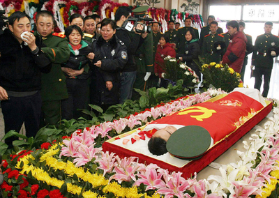 イスラム教地域ウイグルで強制捜査、19人死亡 - 中国