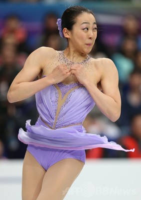 女子spで首位発進した浅田真央 世界フィギュア 写真11枚 ファッション ニュースならmode Press Powered By Afpbb News