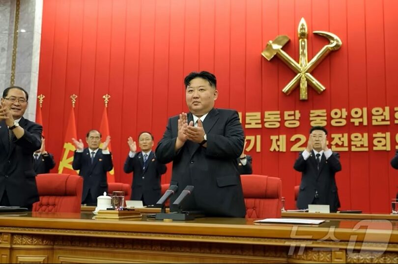 20～22日開かれた朝鮮労働党中央委員会第9期第2回全員会議拡大会議に出席した北朝鮮のキム・ジョンウン（金正恩）朝鮮労働党総書記＝労働新聞(c)news1