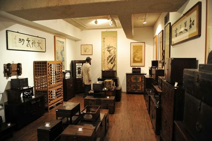 ソウル市東大門区の踏十里古美術商街にある店舗の内部＝東大門区提供(c)news1
