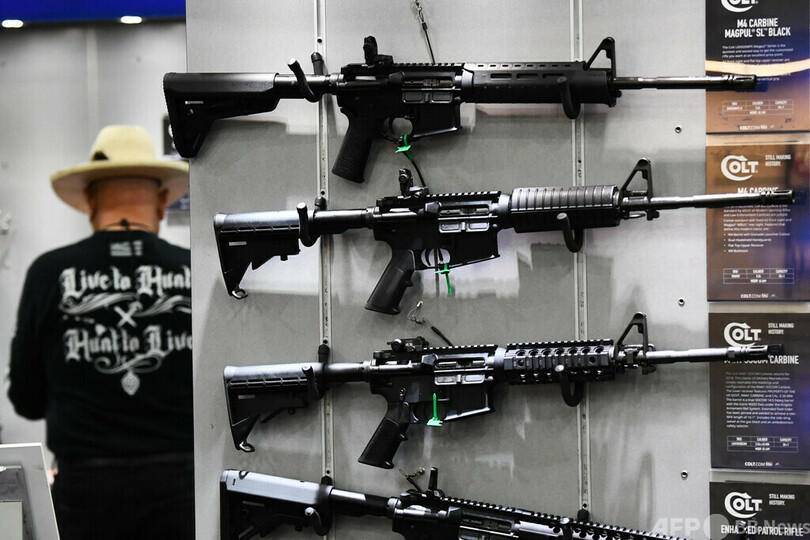 米銃器大手、AR15型小銃だけで10年間に1300億円売り上げ
