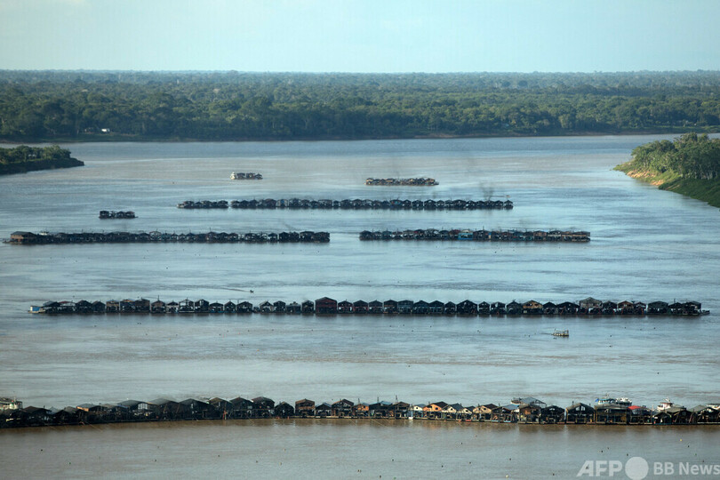 アマゾン川の支流でゴールドラッシュ 多数の船集まる