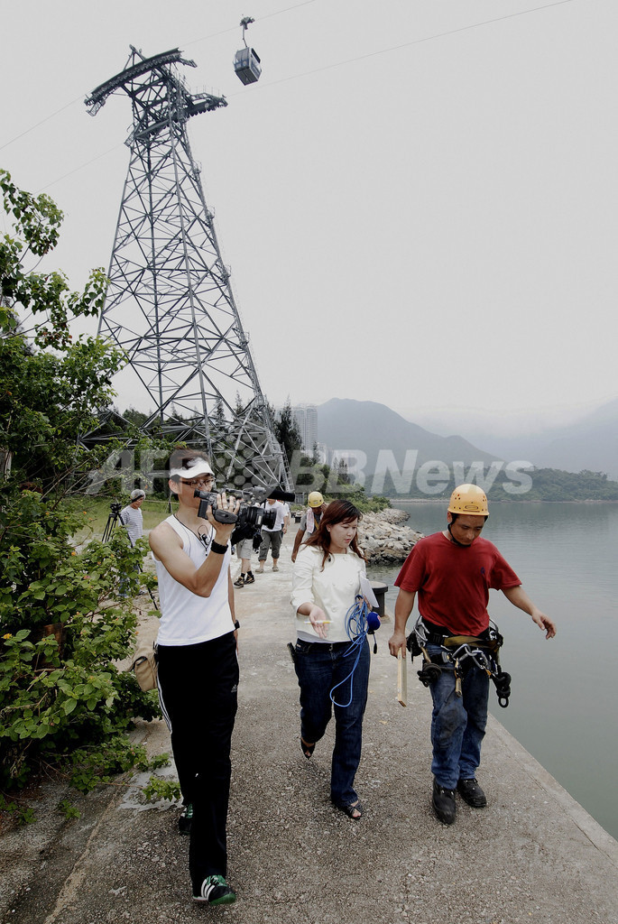 香港名所のロープウエー、点検中にゴンドラ落下