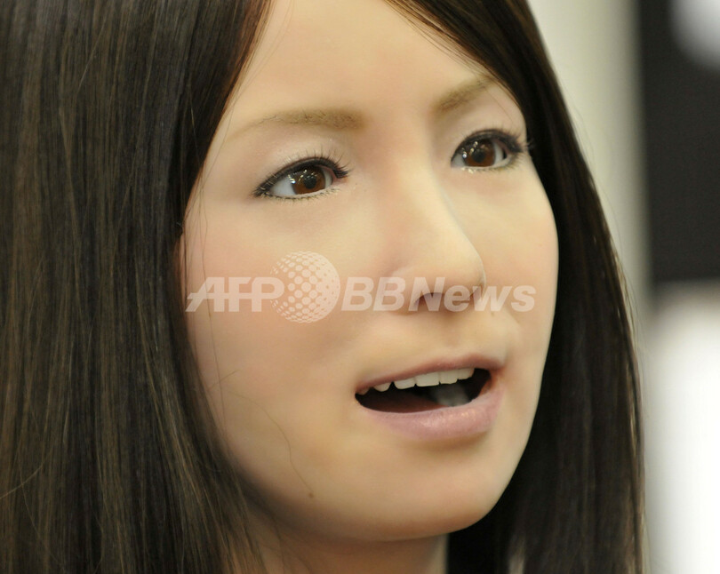 人間そっくりの女性型ロボ、阪大とココロが発表