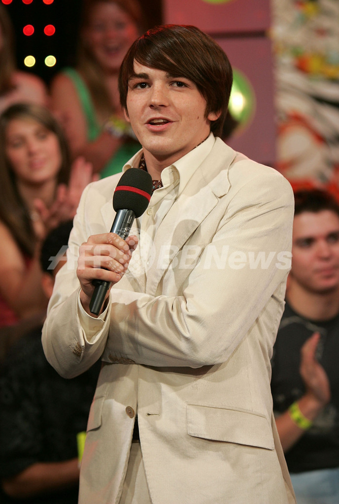 ドレイク・ベル MTVの音楽情報番組「TRL」に出演