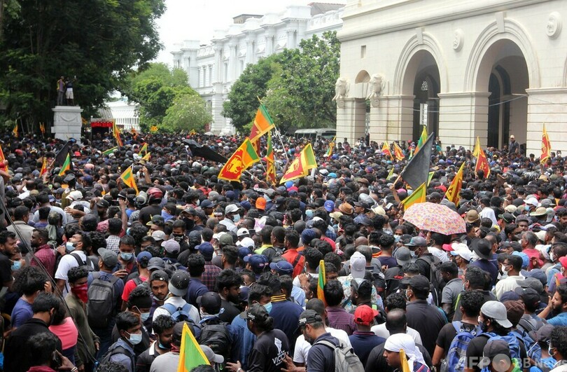 大統領公邸占拠のデモ隊、現金見つけ届け出 スリランカ