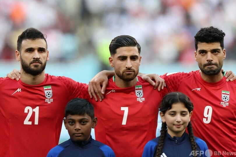 イラン代表、W杯初戦で国歌斉唱せず 反政府デモに連帯か 写真9枚 国際ニュース：AFPBB News