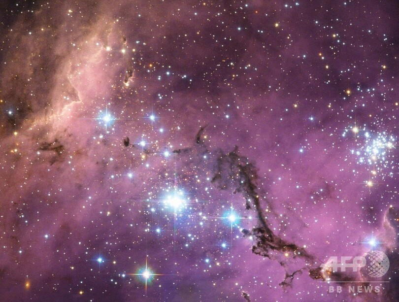 万華鏡のような美しさ、地球から20万光年離れた大マゼラン雲
