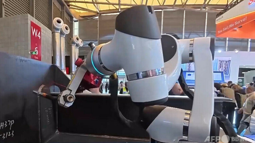 中国初の造船用ミニロボットアームが登場 ダンスもできる溶接装置