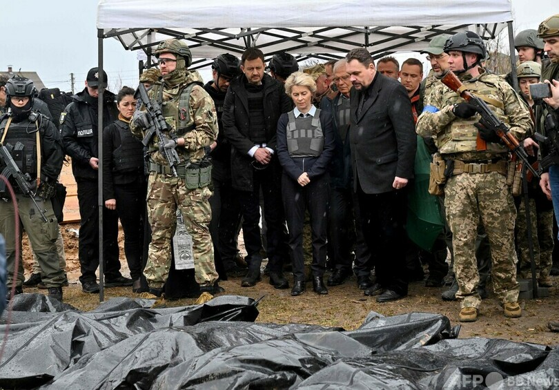 欧州委員長、ブチャの集団墓地を視察